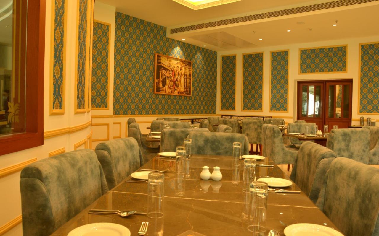 Hotel Chandela Khajuraho Bagian luar foto