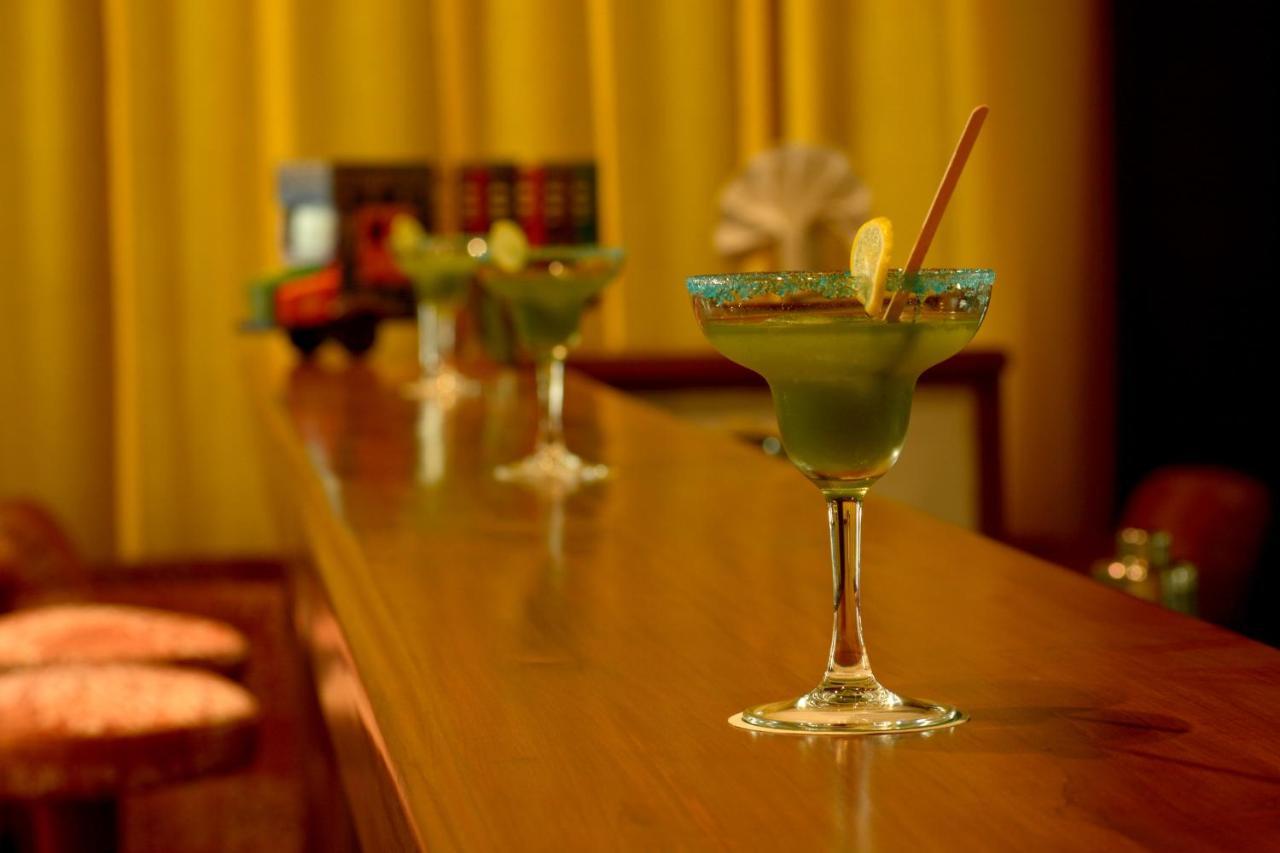 Hotel Chandela Khajuraho Bagian luar foto