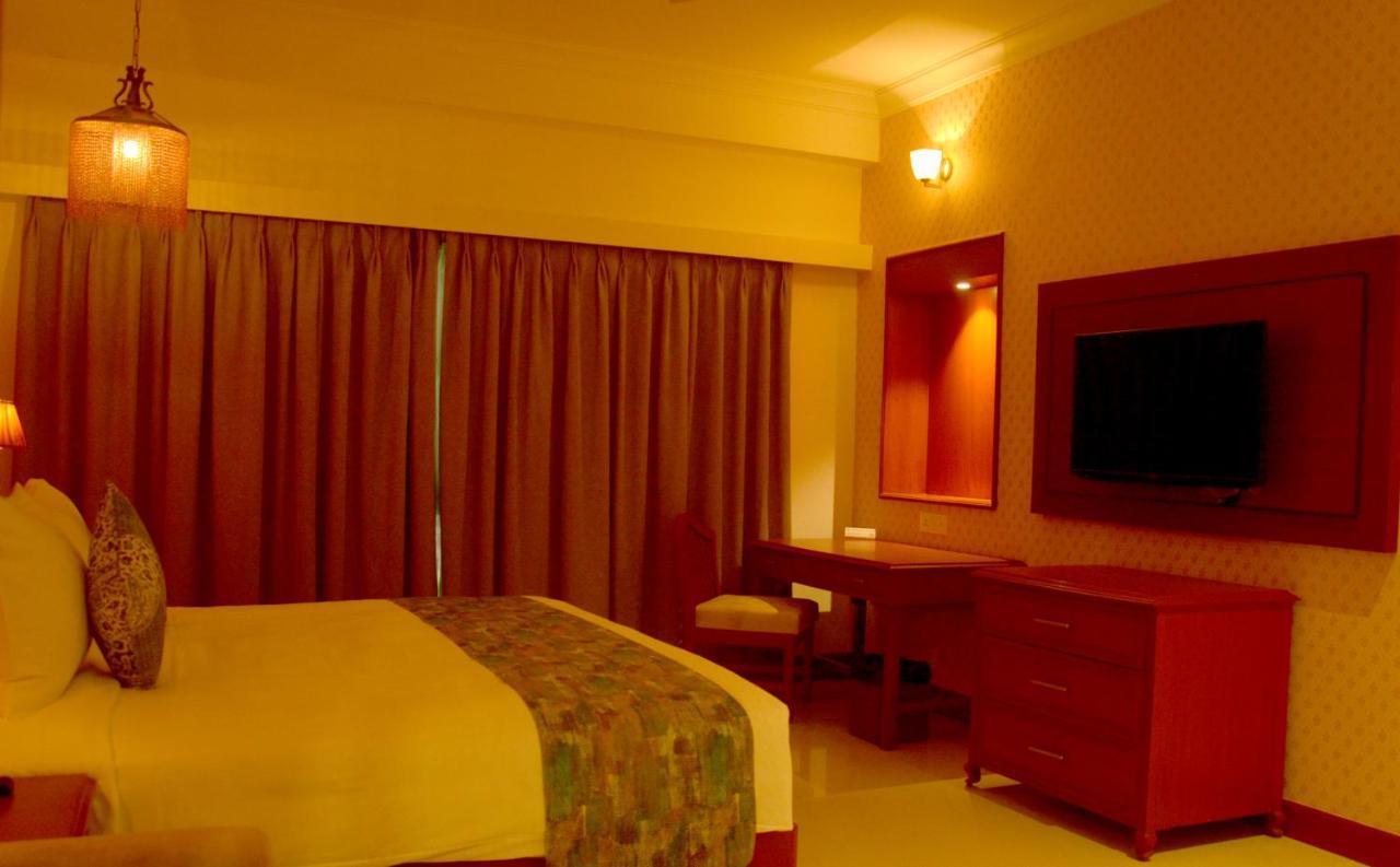 Hotel Chandela Khajuraho Bagian luar foto