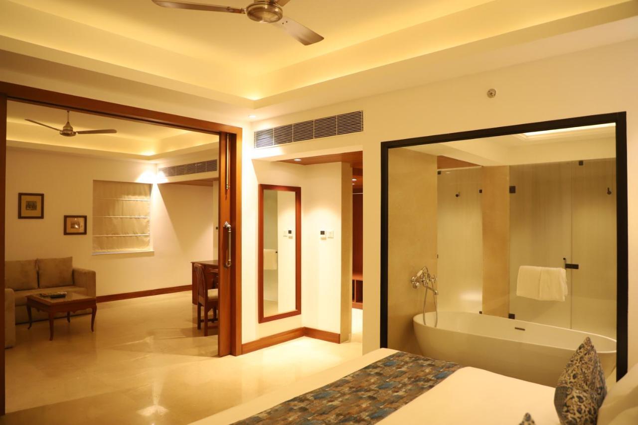 Hotel Chandela Khajuraho Bagian luar foto