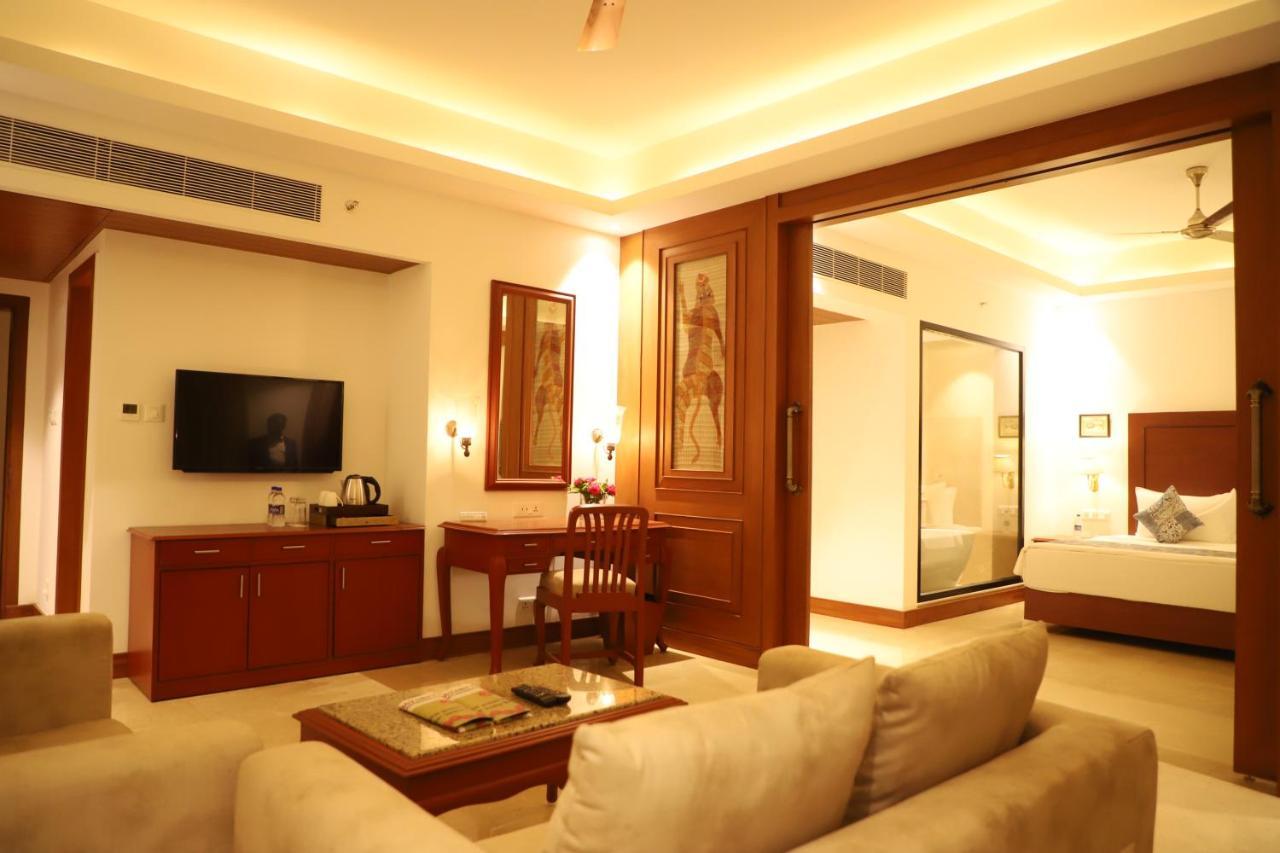 Hotel Chandela Khajuraho Bagian luar foto