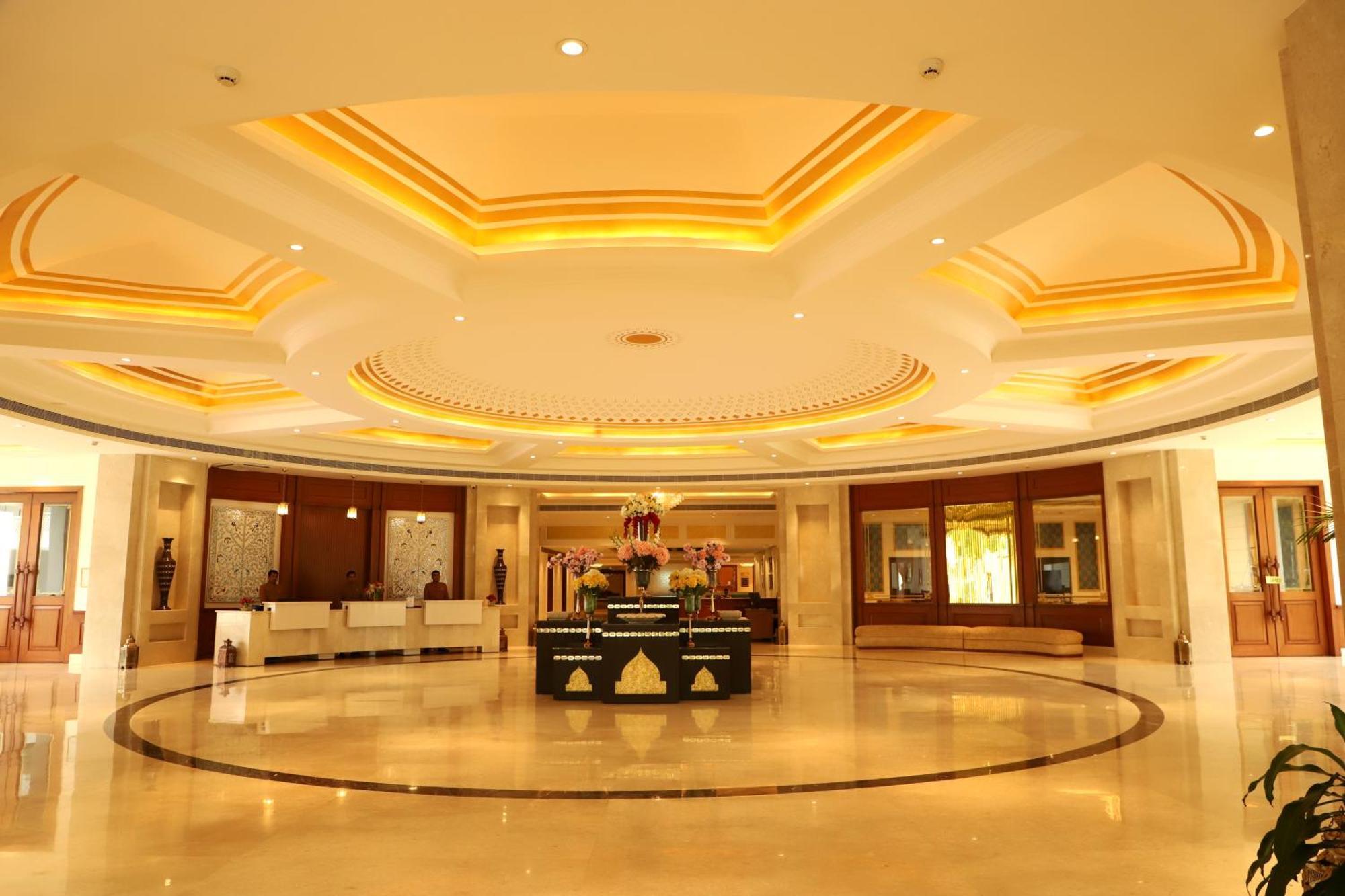 Hotel Chandela Khajuraho Bagian luar foto