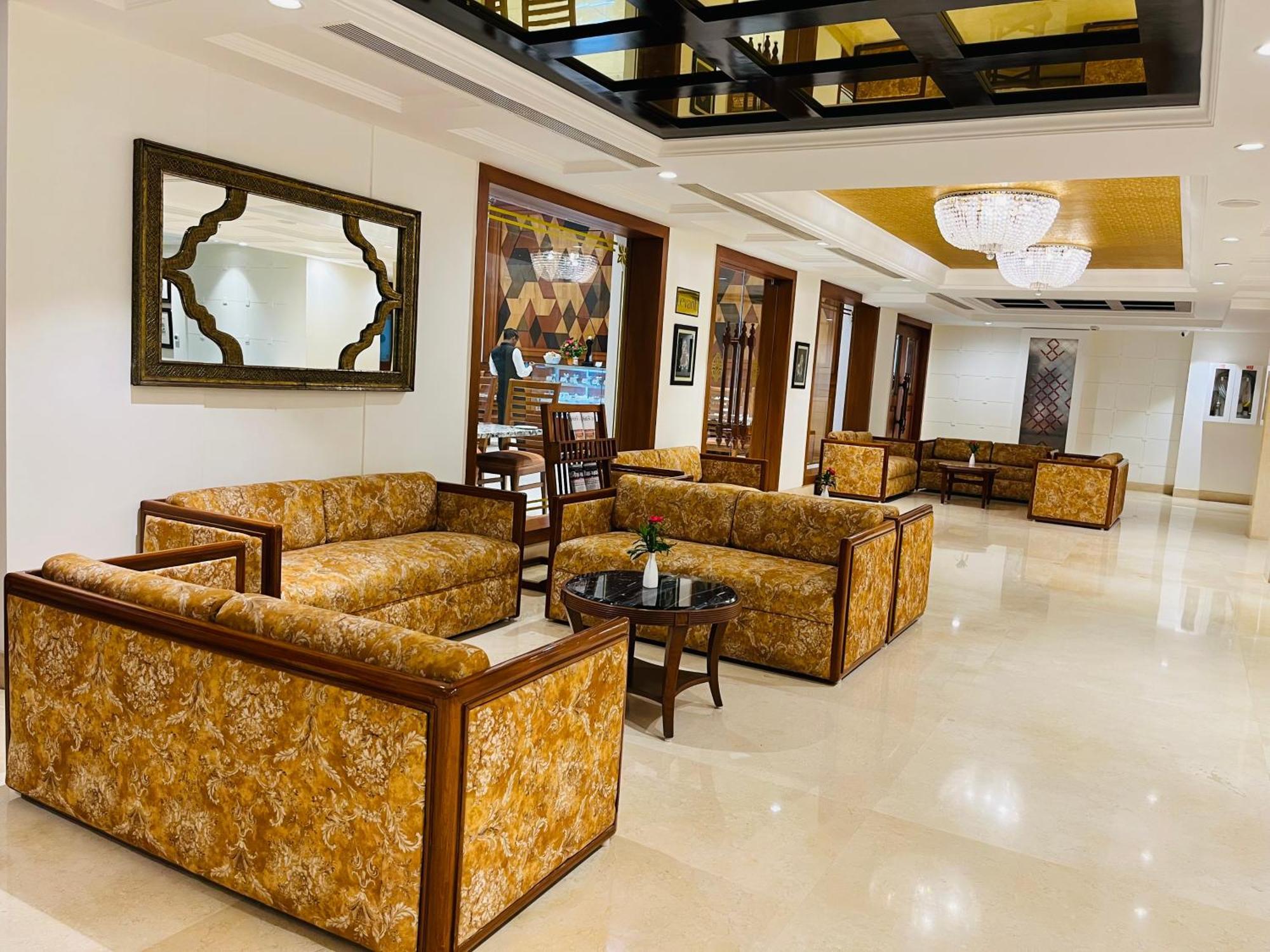 Hotel Chandela Khajuraho Bagian luar foto