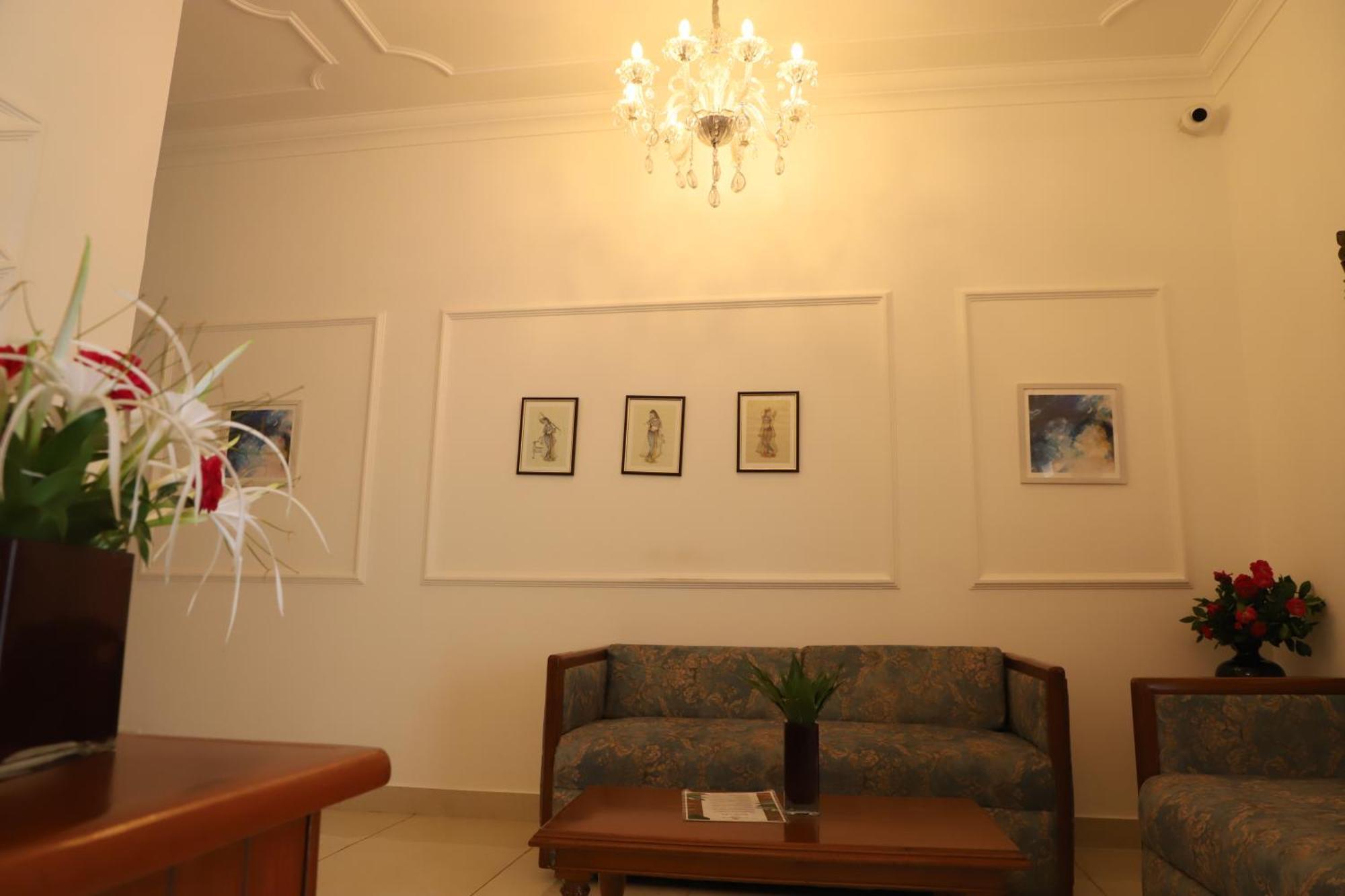 Hotel Chandela Khajuraho Bagian luar foto